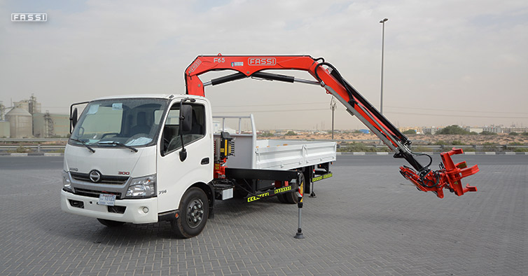 A-Fassi-F65B-0-22-crane-on-Hino-truck-in-Dubai